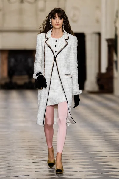 Look 43